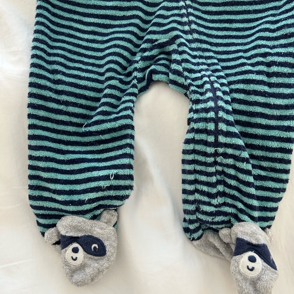 Carter’s wildly cute terry cloth footed onesie 6M - Picture 2 of 4